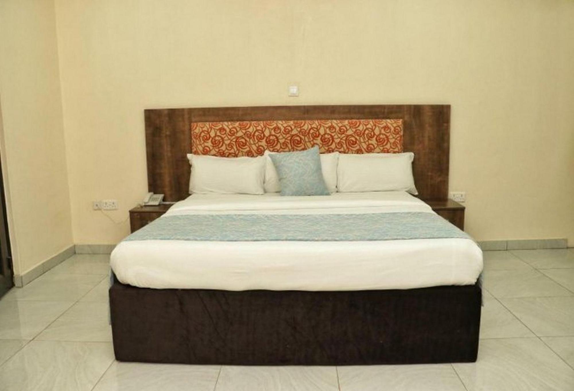 Room In Lodge - Bayse One Premium Hotel Ibadan Kültér fotó